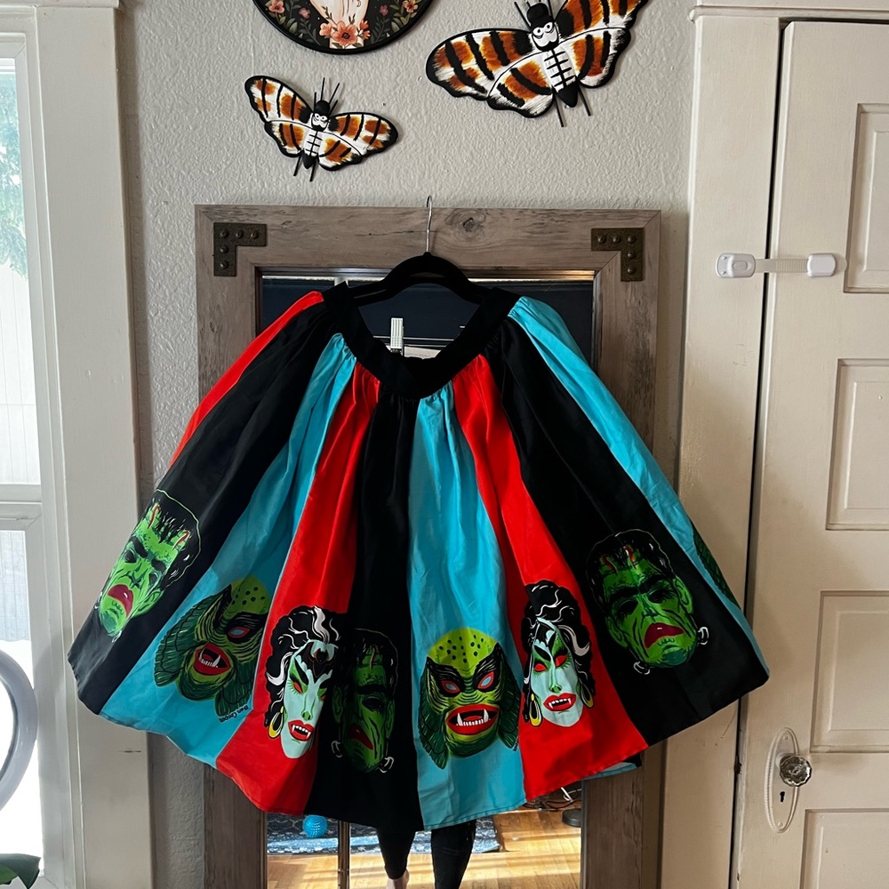 2x Vixen Ben Cooper skirt
